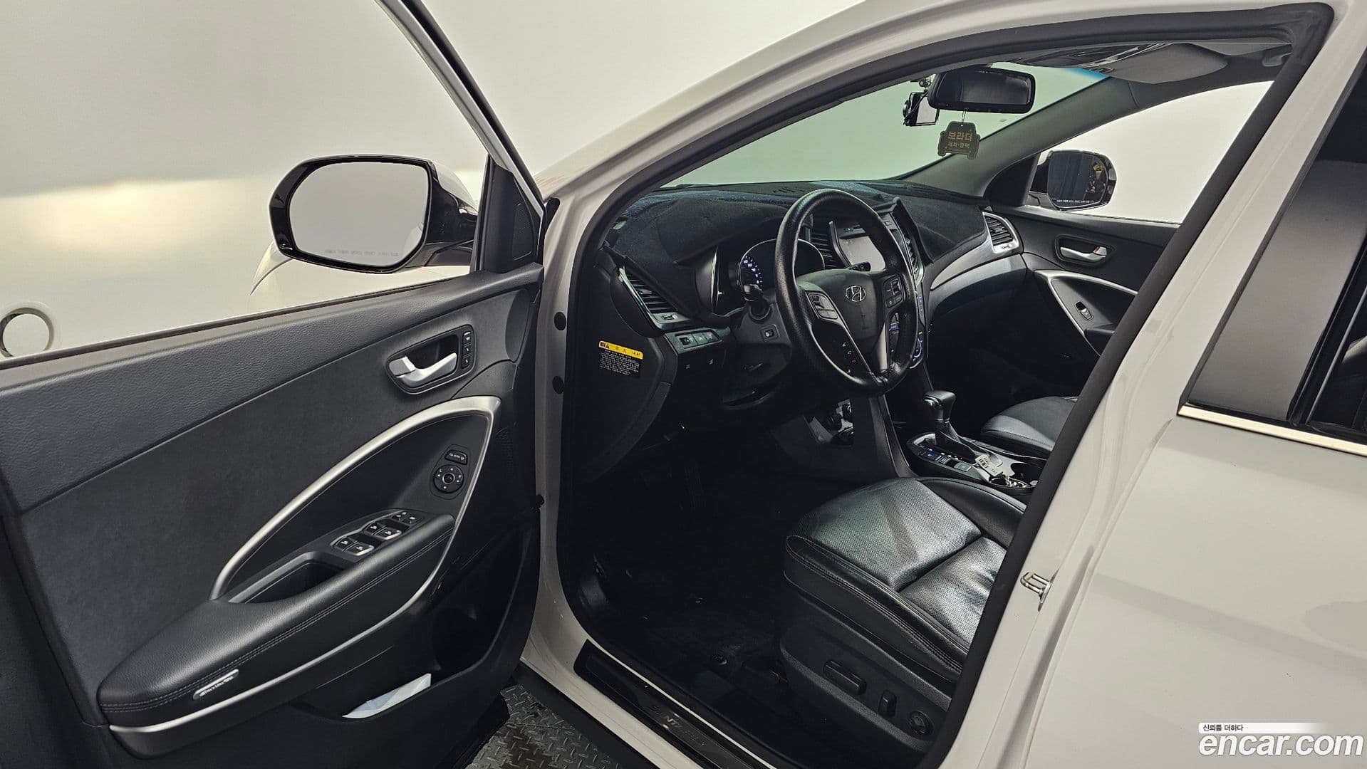 Main__Slider__Photo:Santafe Hyundai 2015.3-9