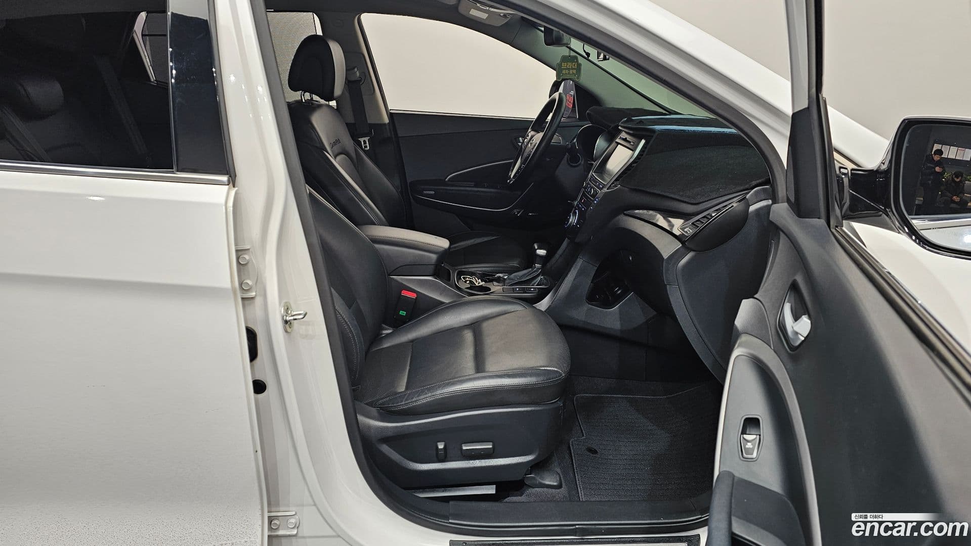 Main__Slider__Photo:Santafe Hyundai 2015.3-10