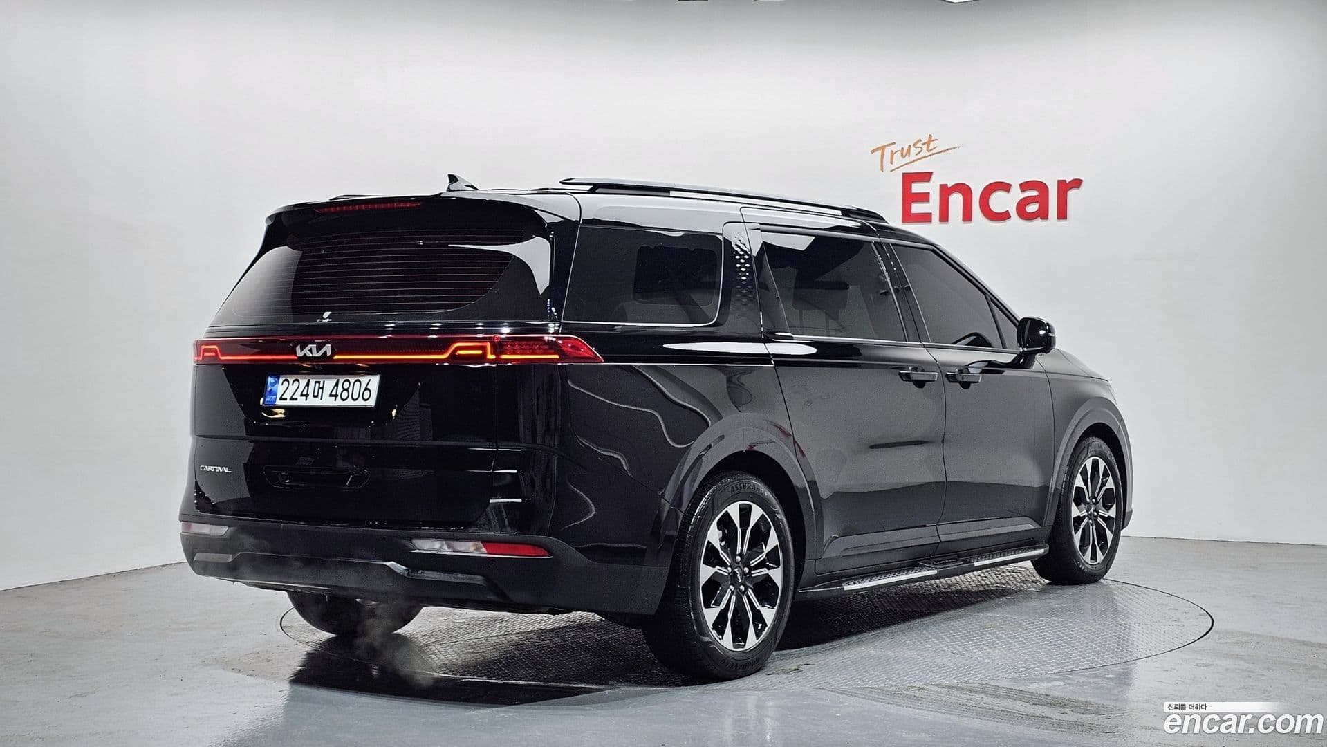 Main__Slider__Photo:Canival Kia 2023.3-1