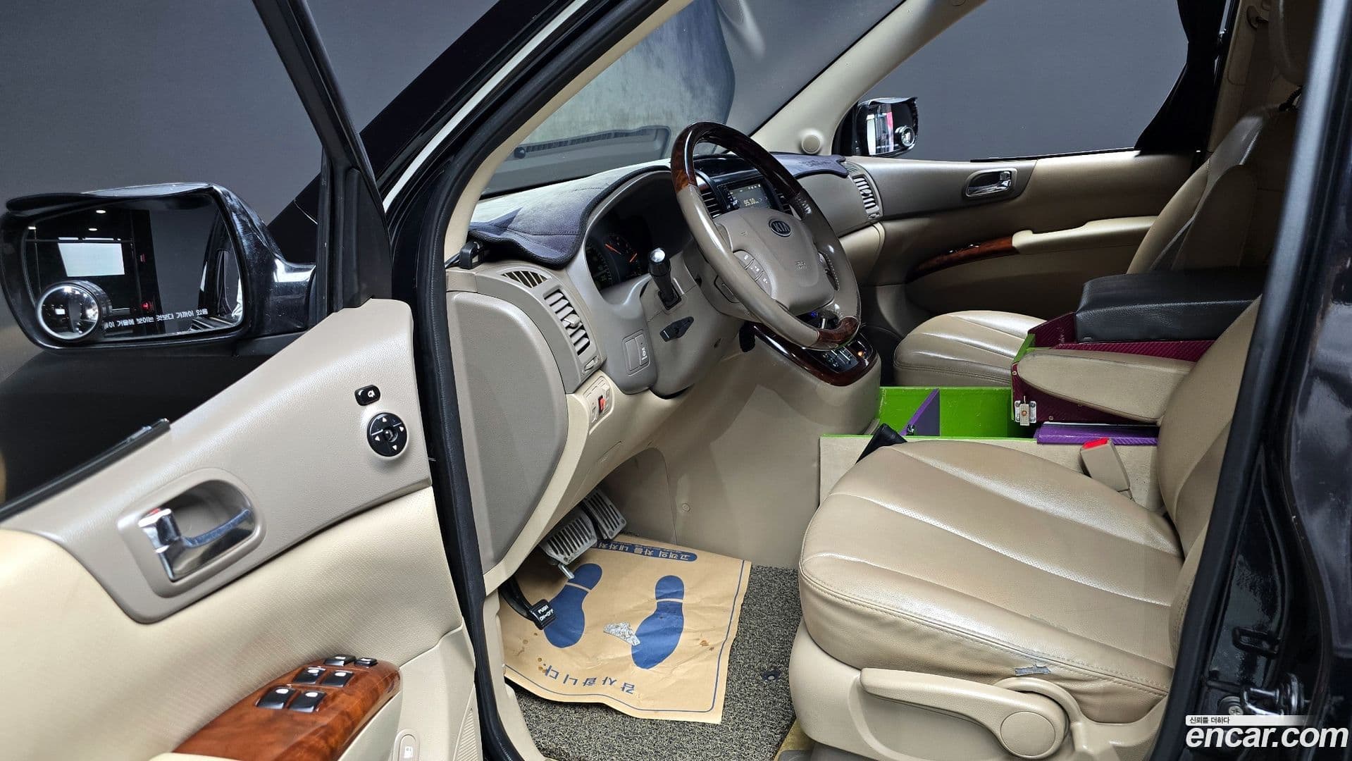 Main__Slider__Photo:Canival Kia 2009.2-9