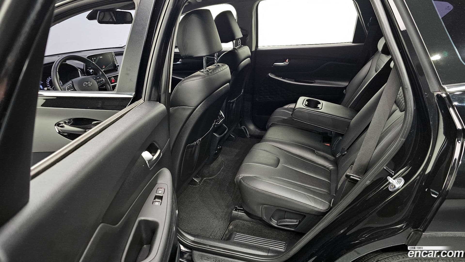 Main__Slider__Photo:Santafe Hyundai 2019.1-10