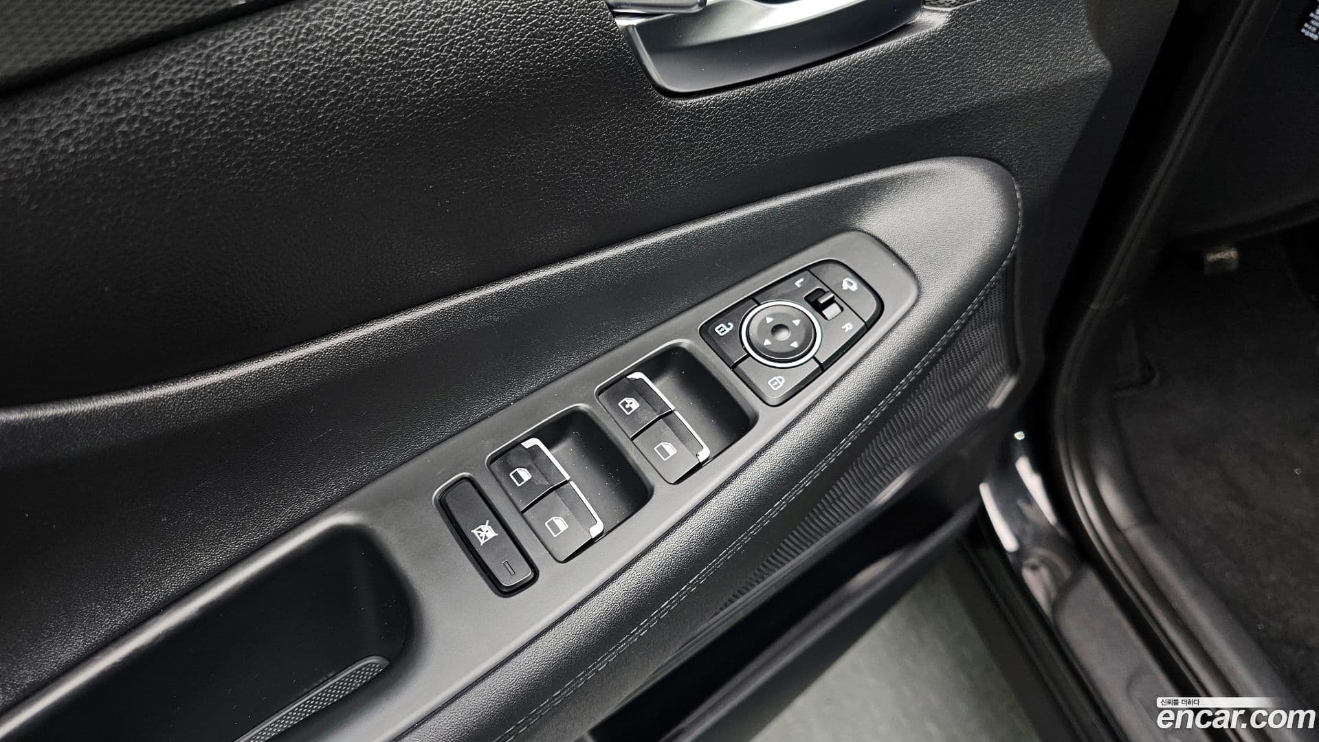 Main__Slider__Photo:Santafe Hyundai 2019.1-12