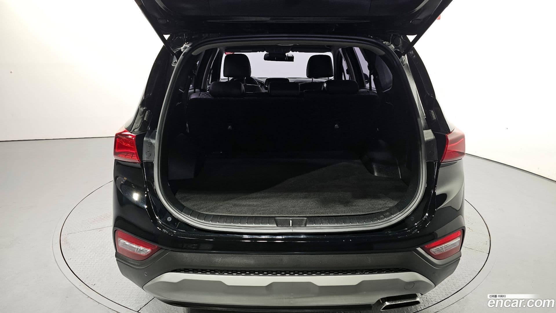 Main__Slider__Photo:Santafe Hyundai 2019.1-19