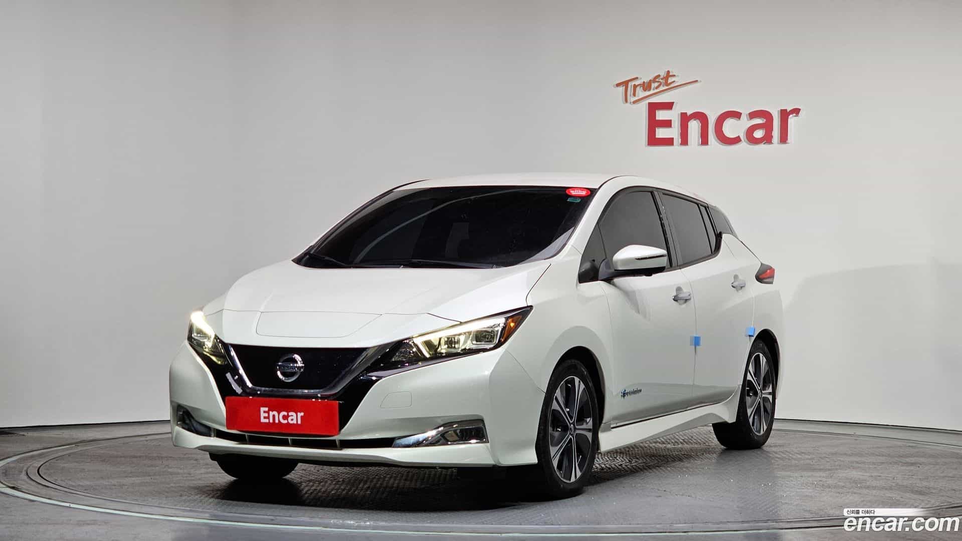 Leaf Nissan 2019.2-OUTER-001