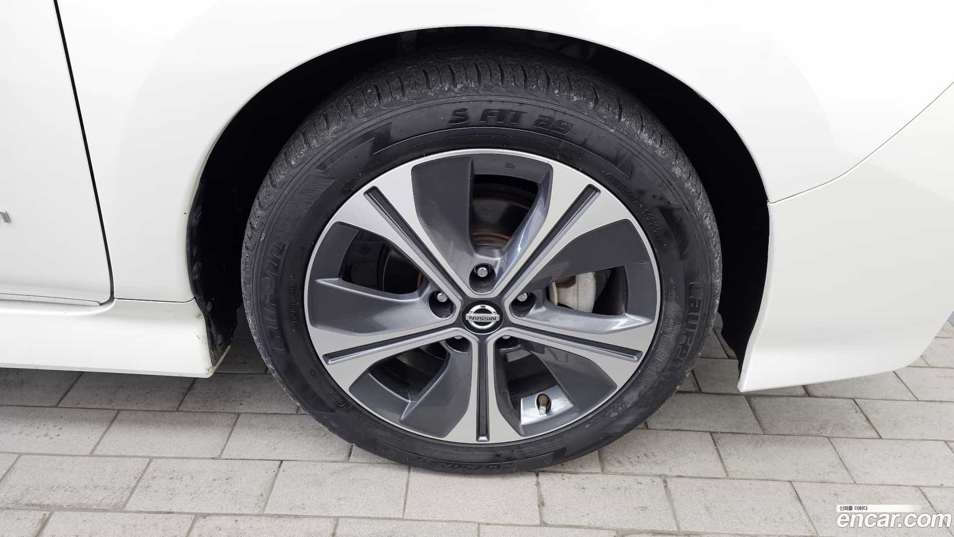 Leaf Nissan 2019.2-OUTER-005