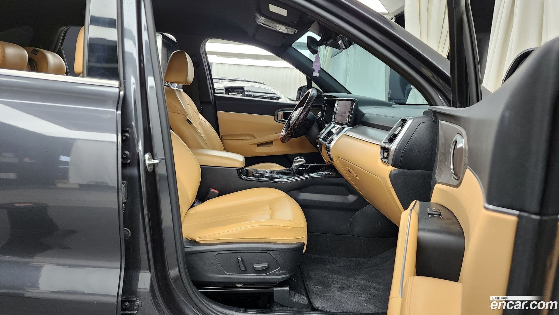 Main__Slider__Photo:Sorento Kia 2020.5-10