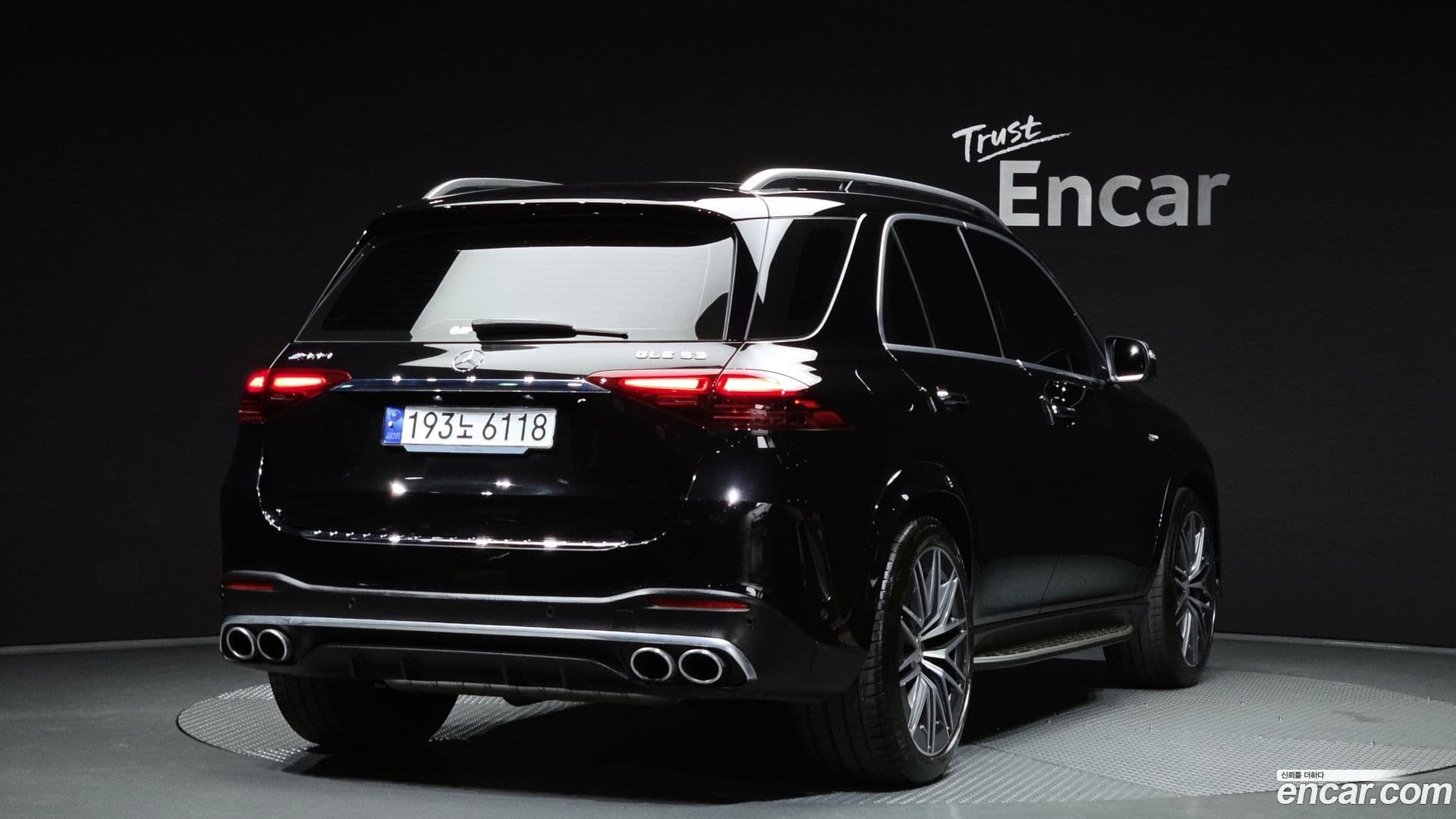 Main__Slider__Photo:GLE-Class Mercedes-Benz 2023.11-1