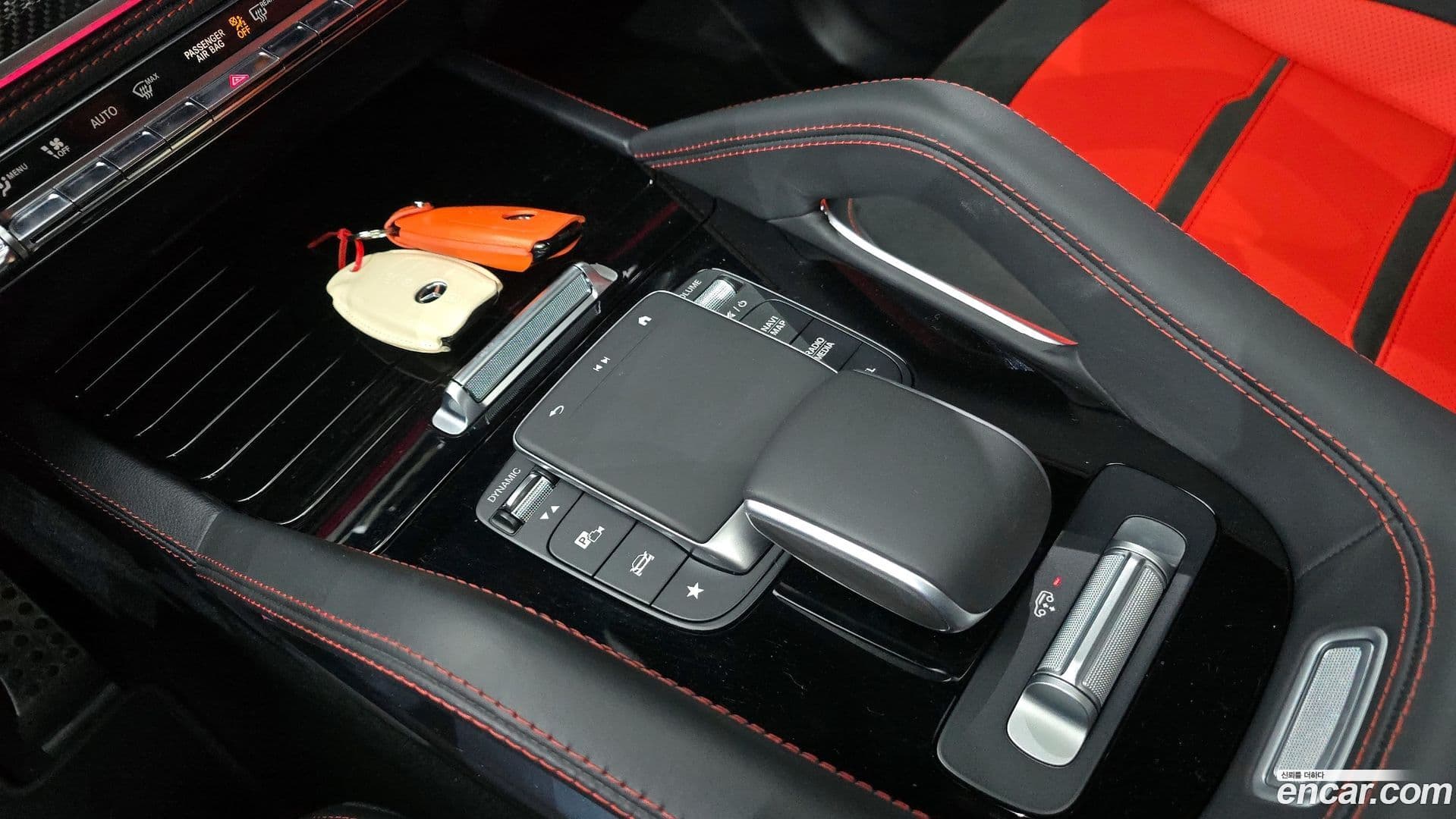 Main__Slider__Photo:GLE-Class Mercedes-Benz 2023.11-15