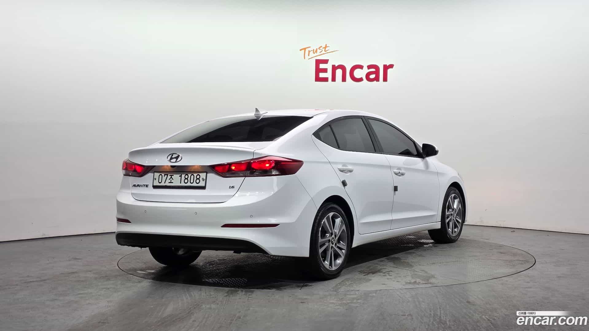 AVANTE Hyundai 2018.8-OUTER-002