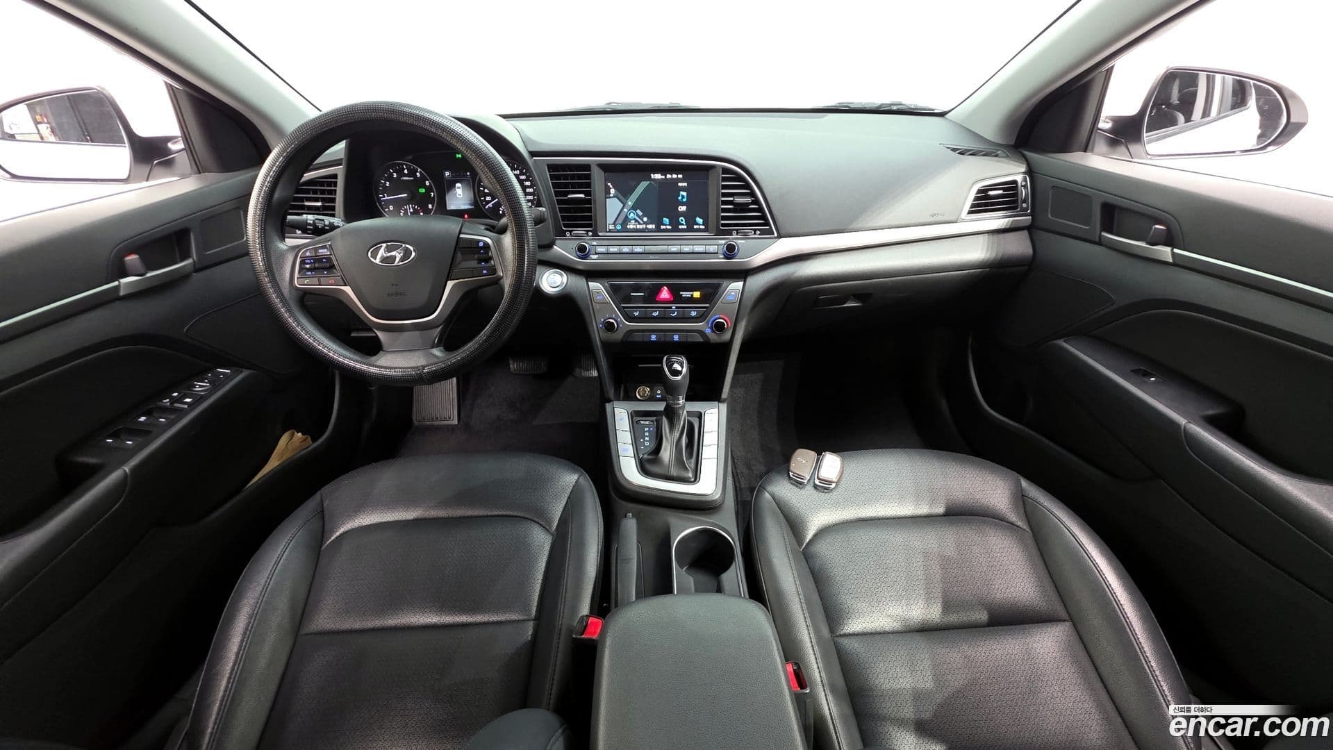 Main__Slider__Photo:AVANTE Hyundai 2018.8-6