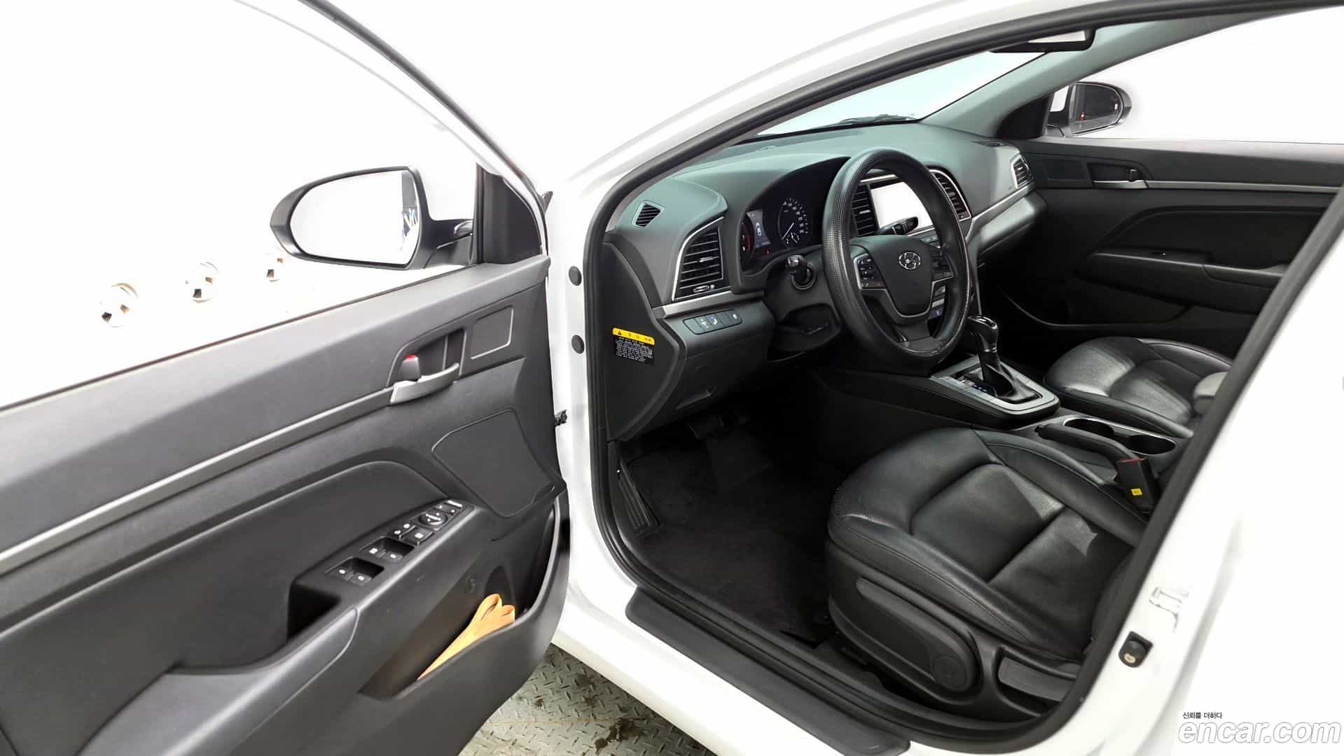 AVANTE Hyundai 2018.8-INNER-010