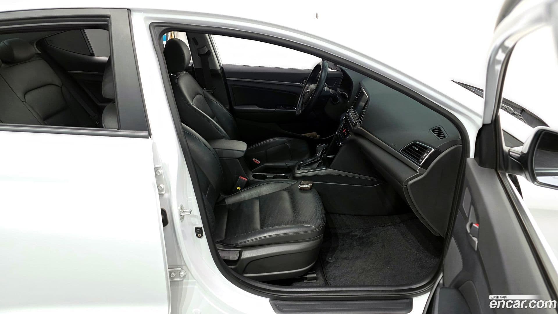 Main__Slider__Photo:AVANTE Hyundai 2018.8-10