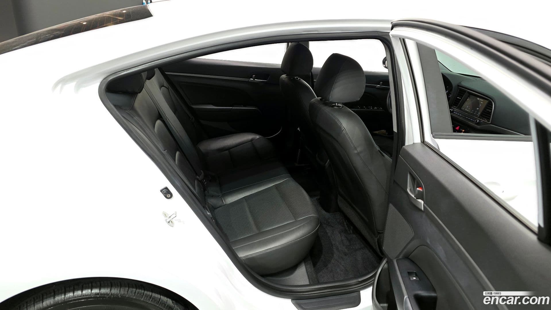 Main__Slider__Photo:AVANTE Hyundai 2018.8-11