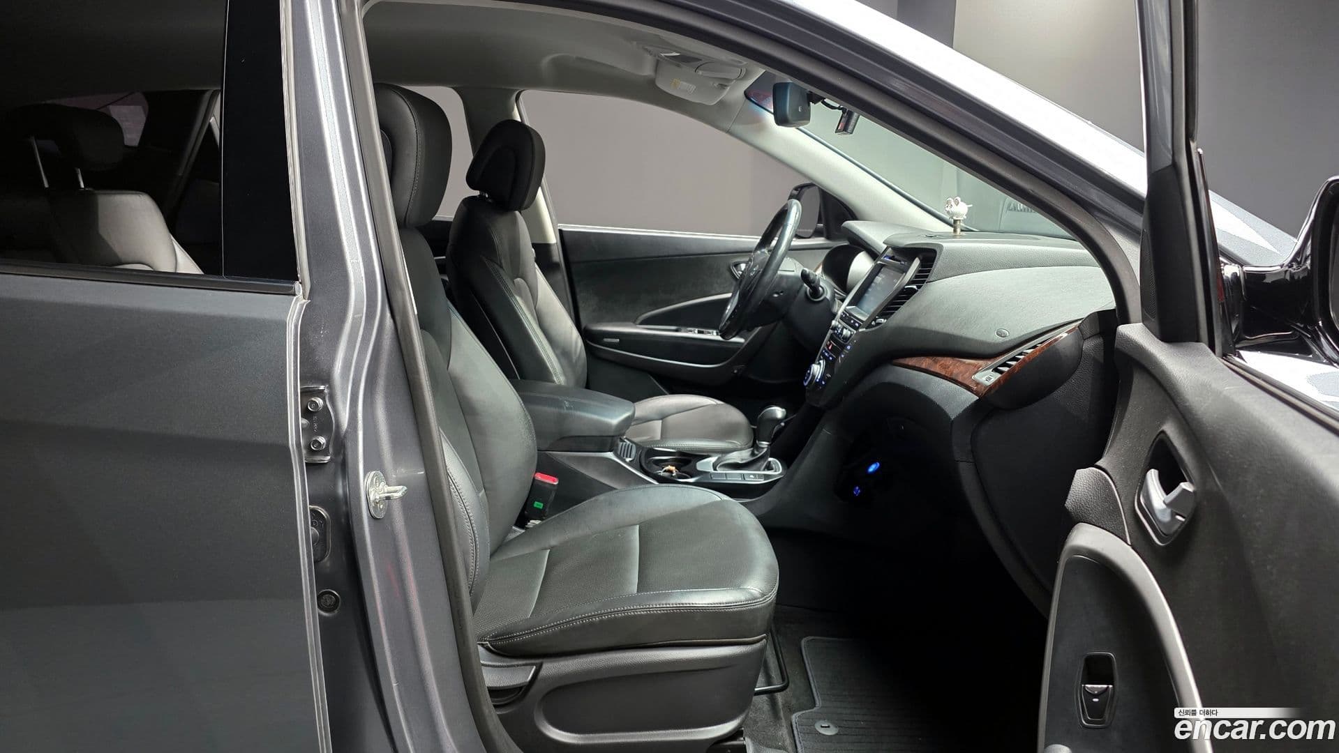 Main__Slider__Photo:Santafe Hyundai 2017.4-9