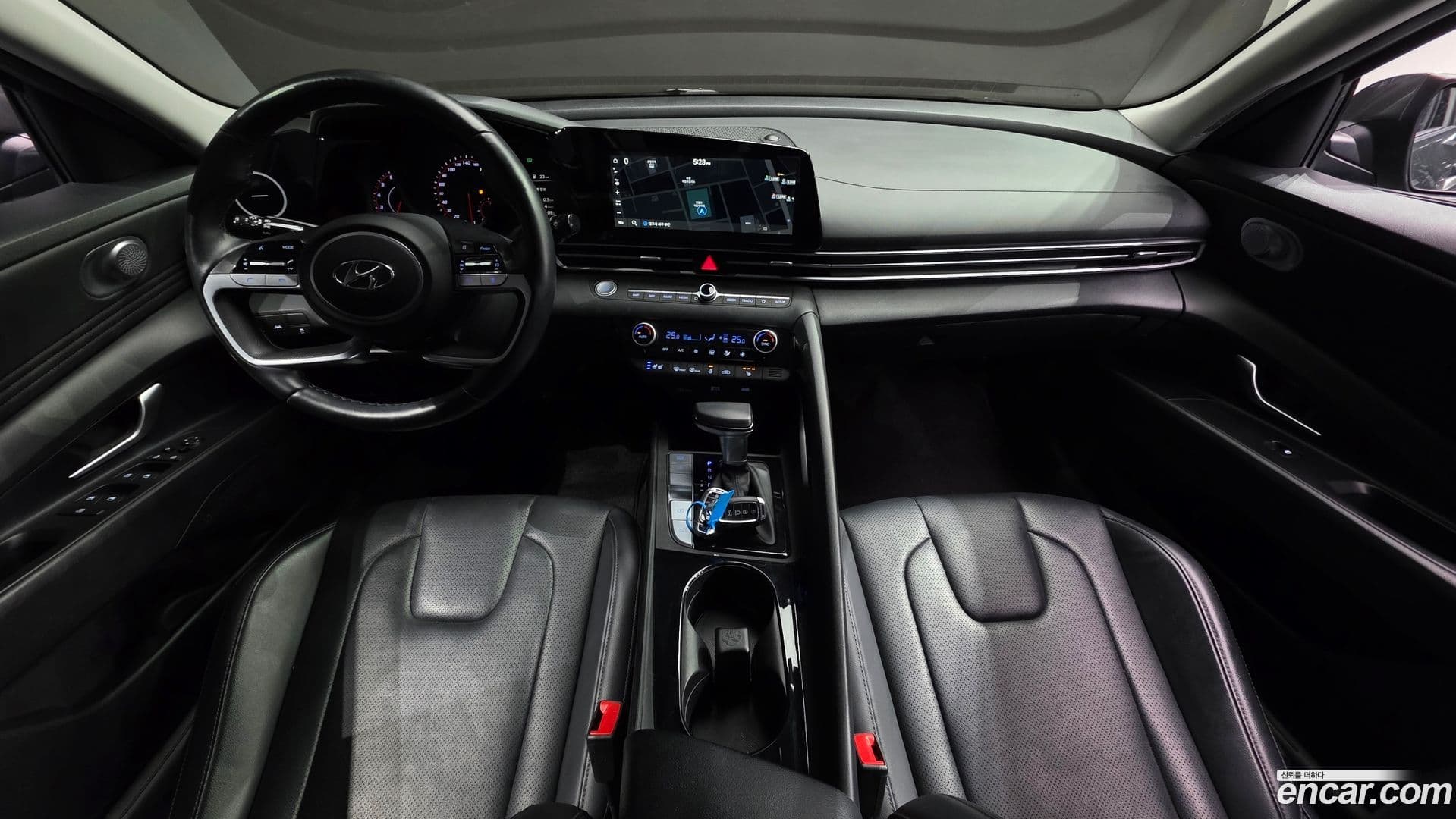 Main__Slider__Photo:AVANTE Hyundai 2021.0-6