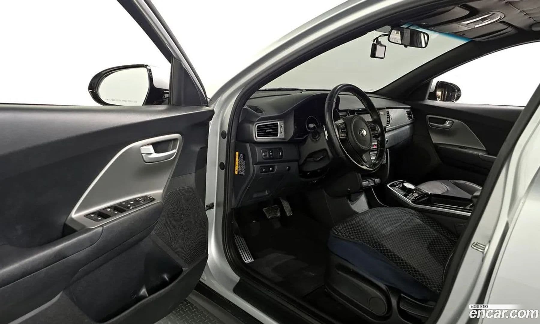 Main__Slider__Photo:Niro Kia 2019.6-10