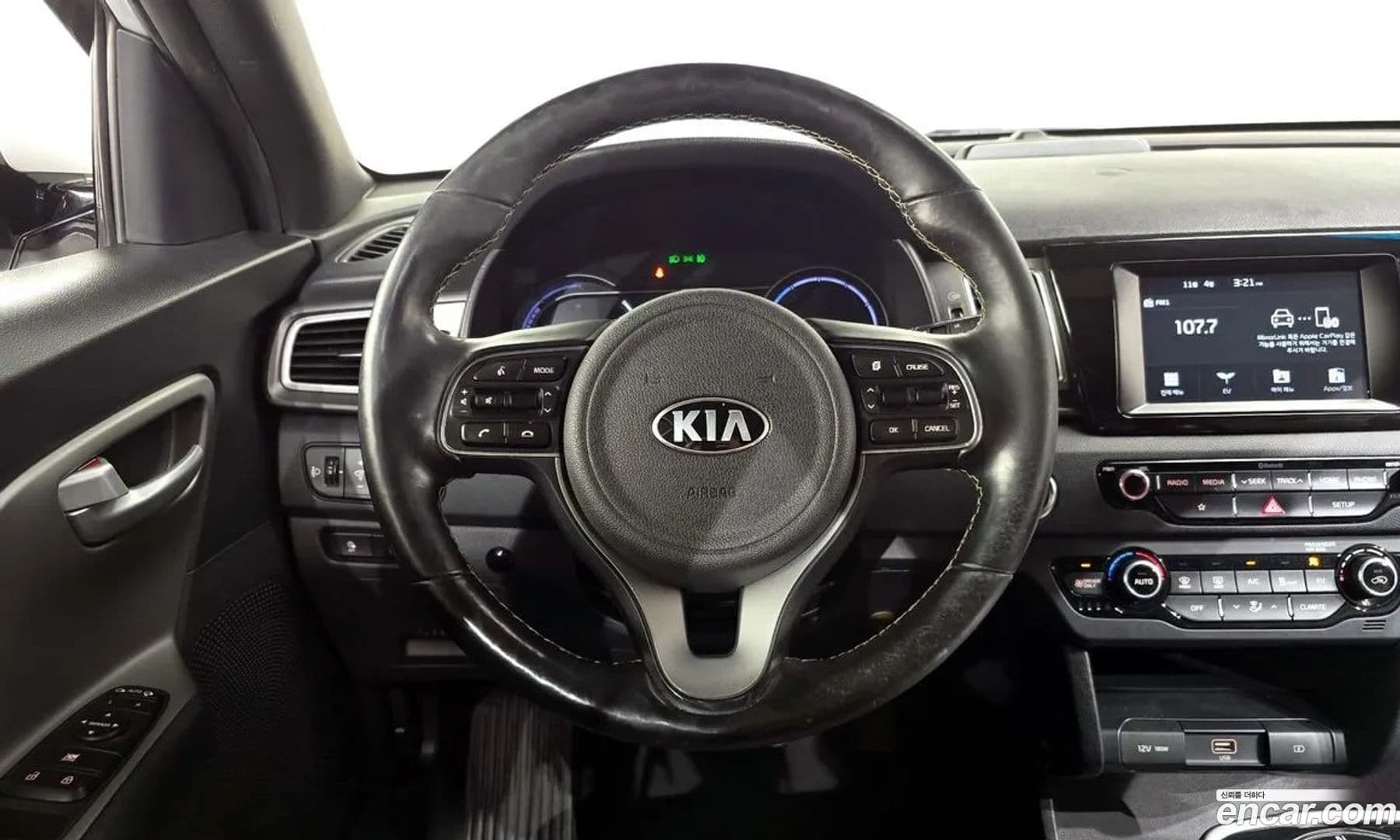 Main__Slider__Photo:Niro Kia 2019.6-12