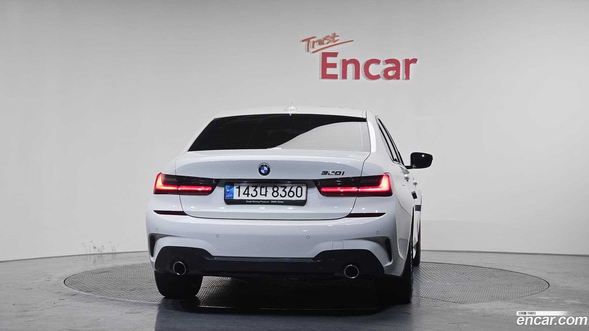 Main__Slider__Photo:3-Series BMW 2021.11-3