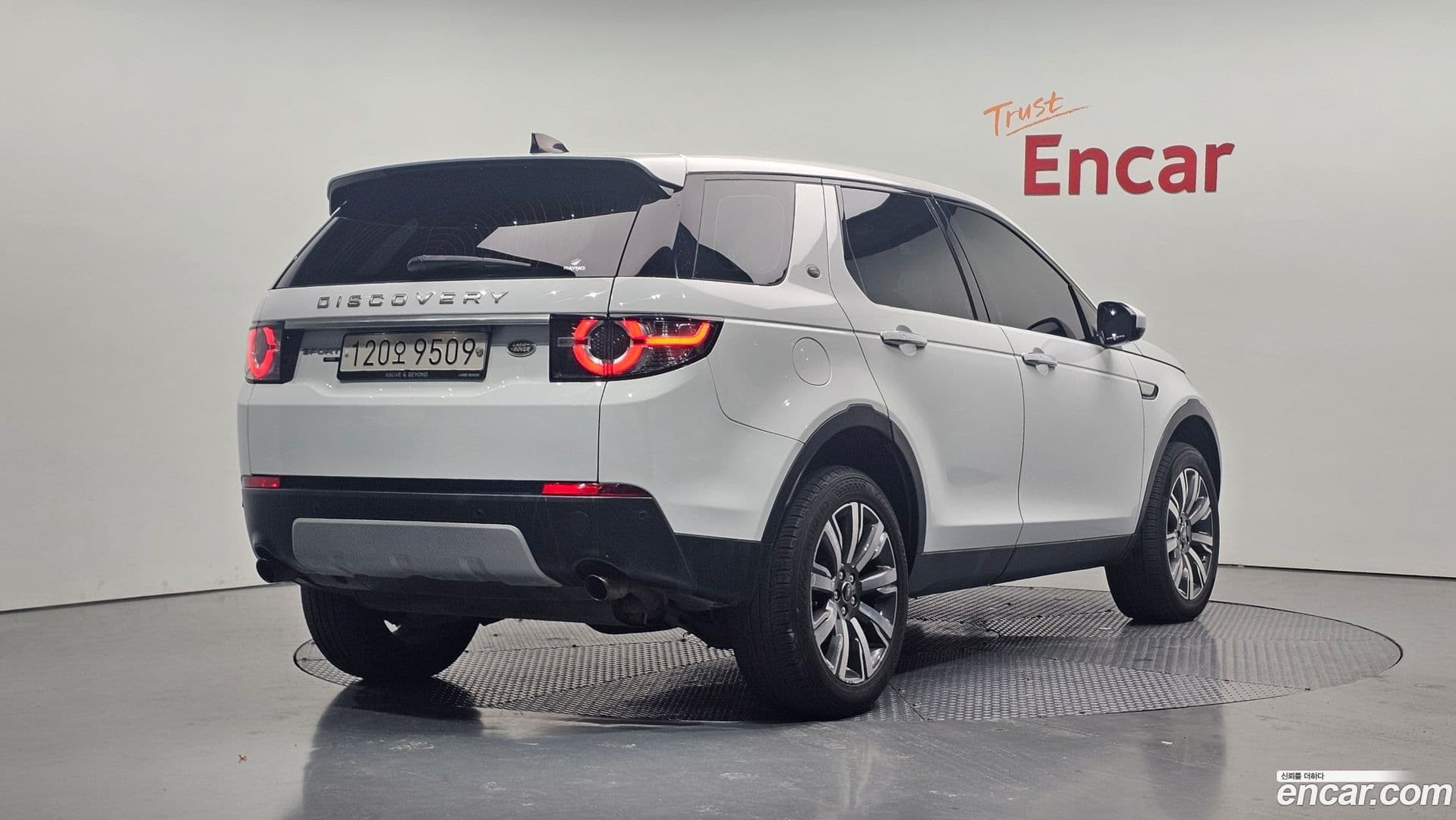 Main__Slider__Photo:Discovery Sport Land Rover 2017.1-1