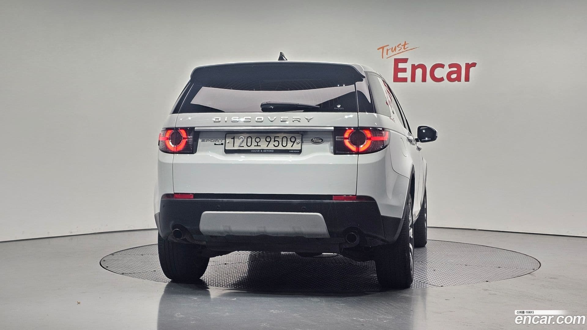 Main__Slider__Photo:Discovery Sport Land Rover 2017.1-3