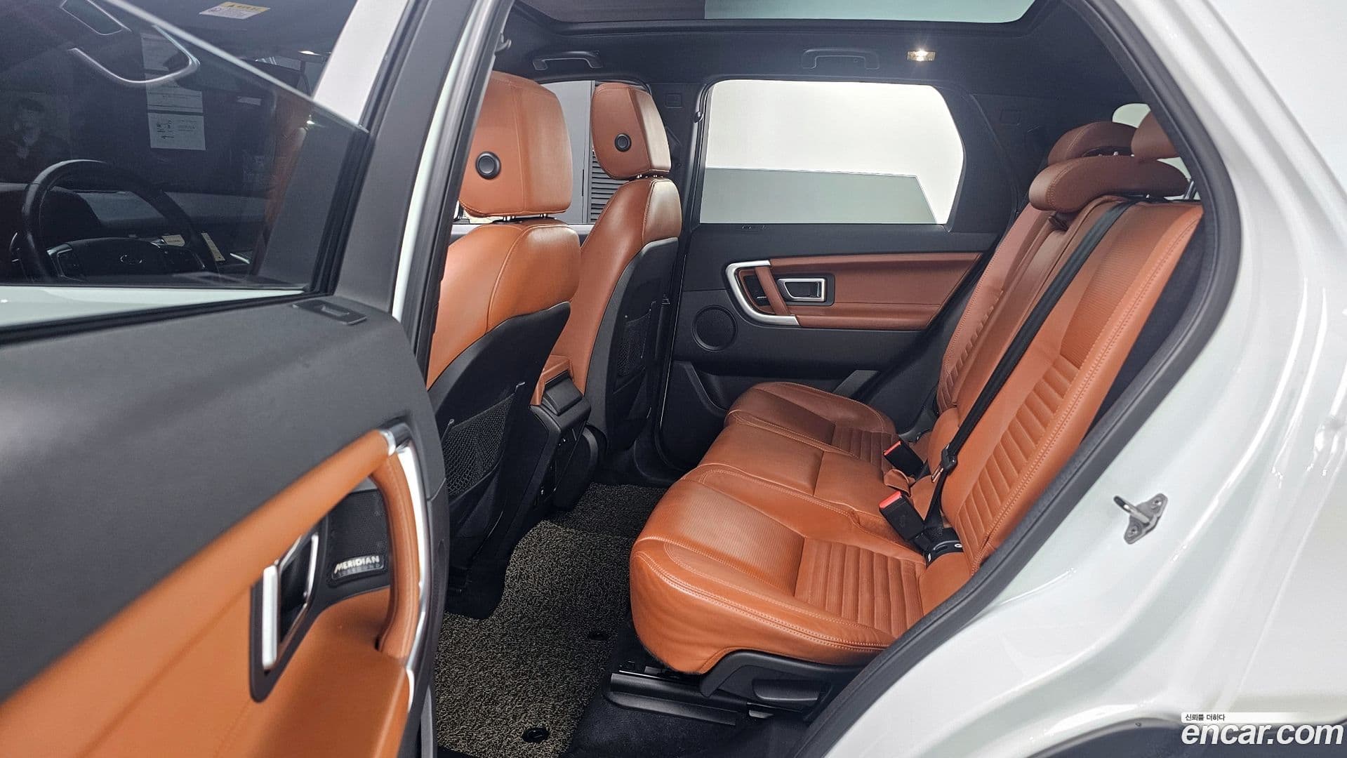 Main__Slider__Photo:Discovery Sport Land Rover 2017.1-12