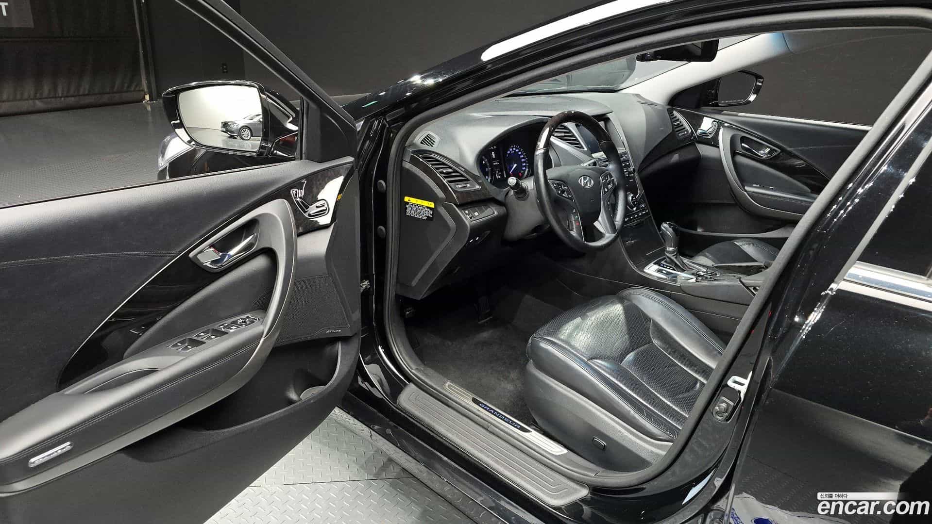 Grandeur Hyundai 2016.1-INNER-010