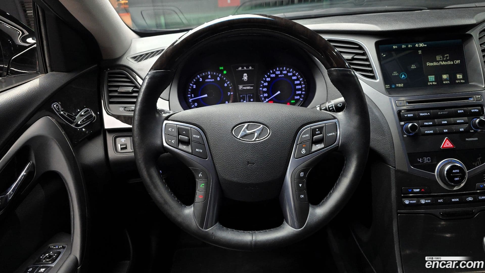 Main__Slider__Photo:Grandeur Hyundai 2016.1-12