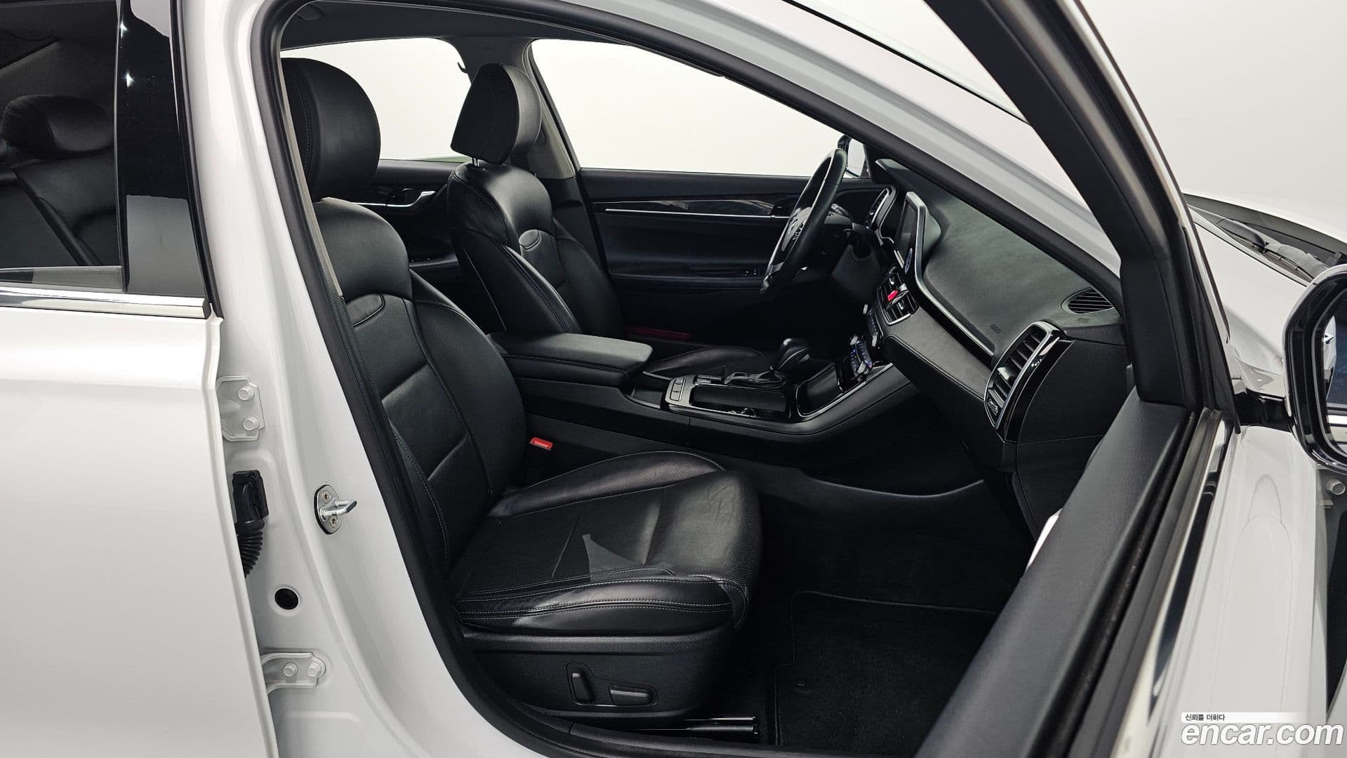 Main__Slider__Photo:Grandeur Hyundai 2017.0-9