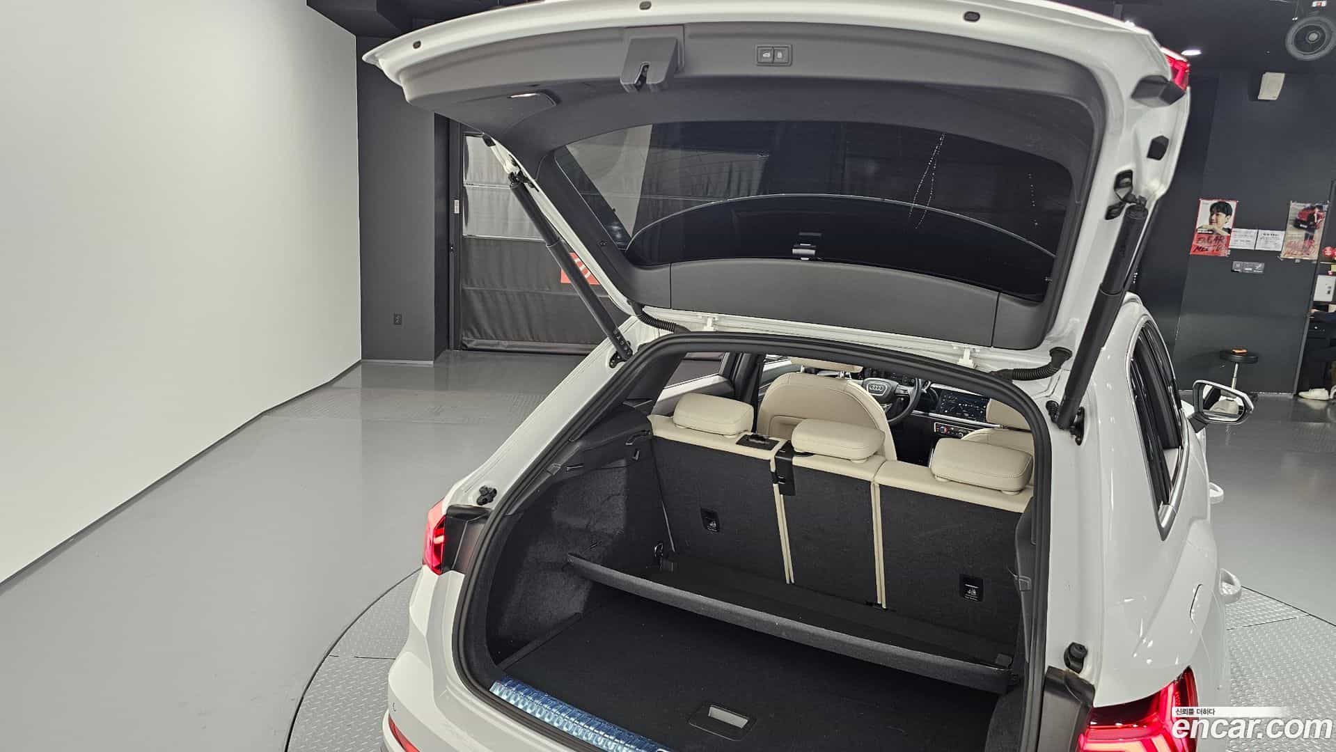 Q3 Audi 2022.7-OPTION-024