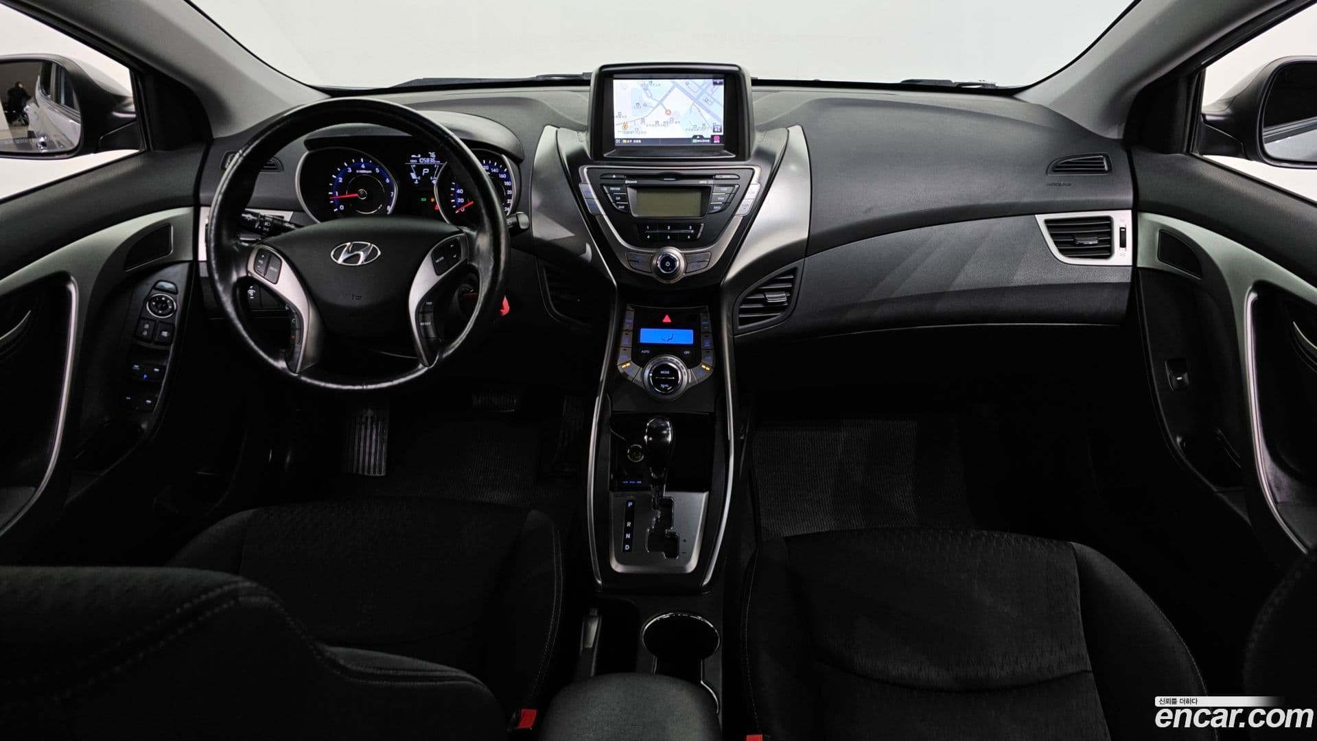 Main__Slider__Photo:AVANTE Hyundai 2012.10-6