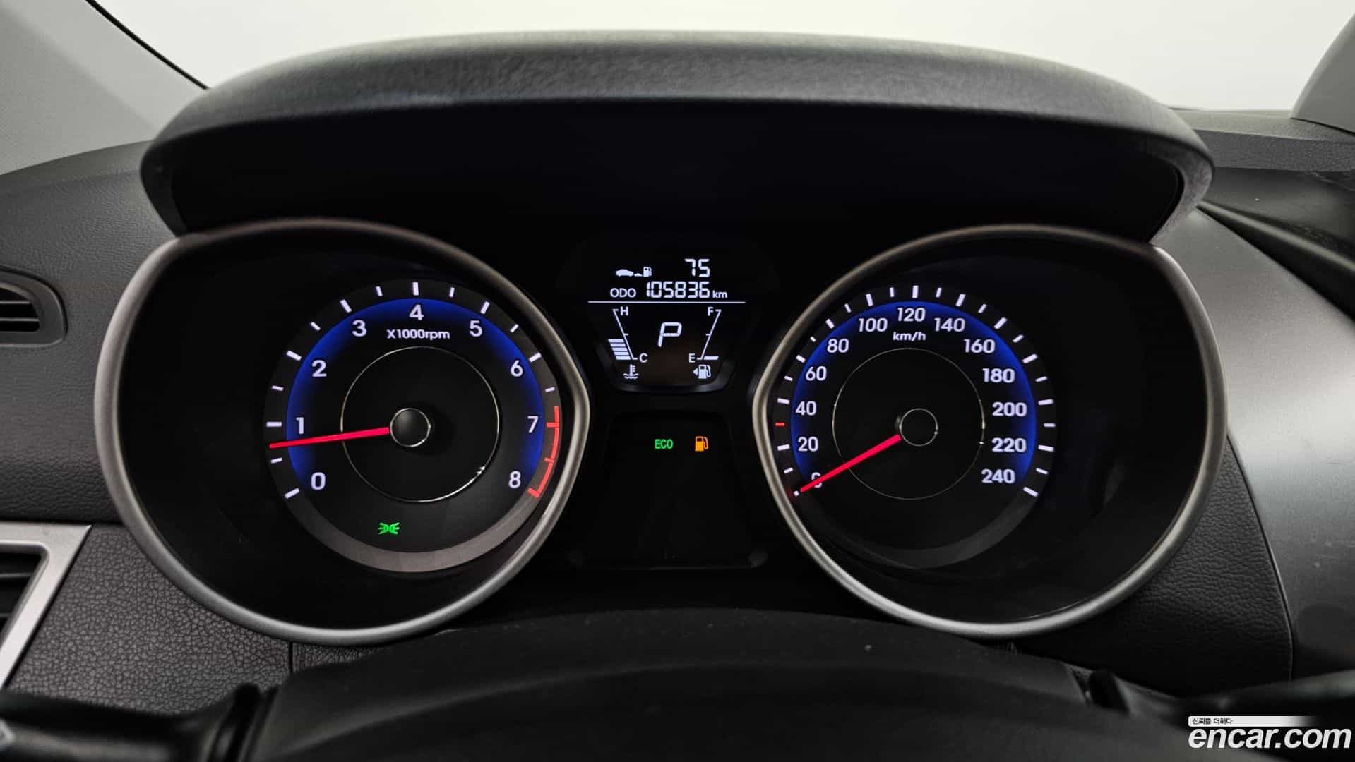 AVANTE Hyundai 2012.10-INNER-008