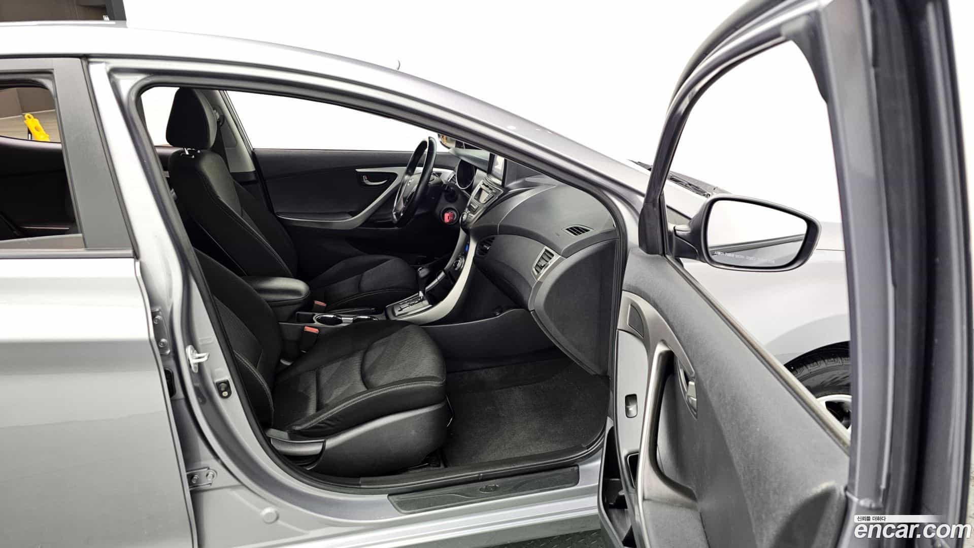 AVANTE Hyundai 2012.10-OPTION-015