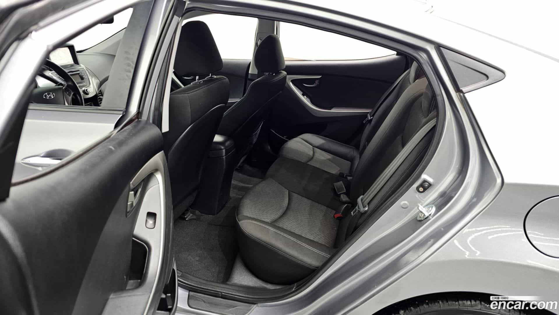 AVANTE Hyundai 2012.10-OPTION-016