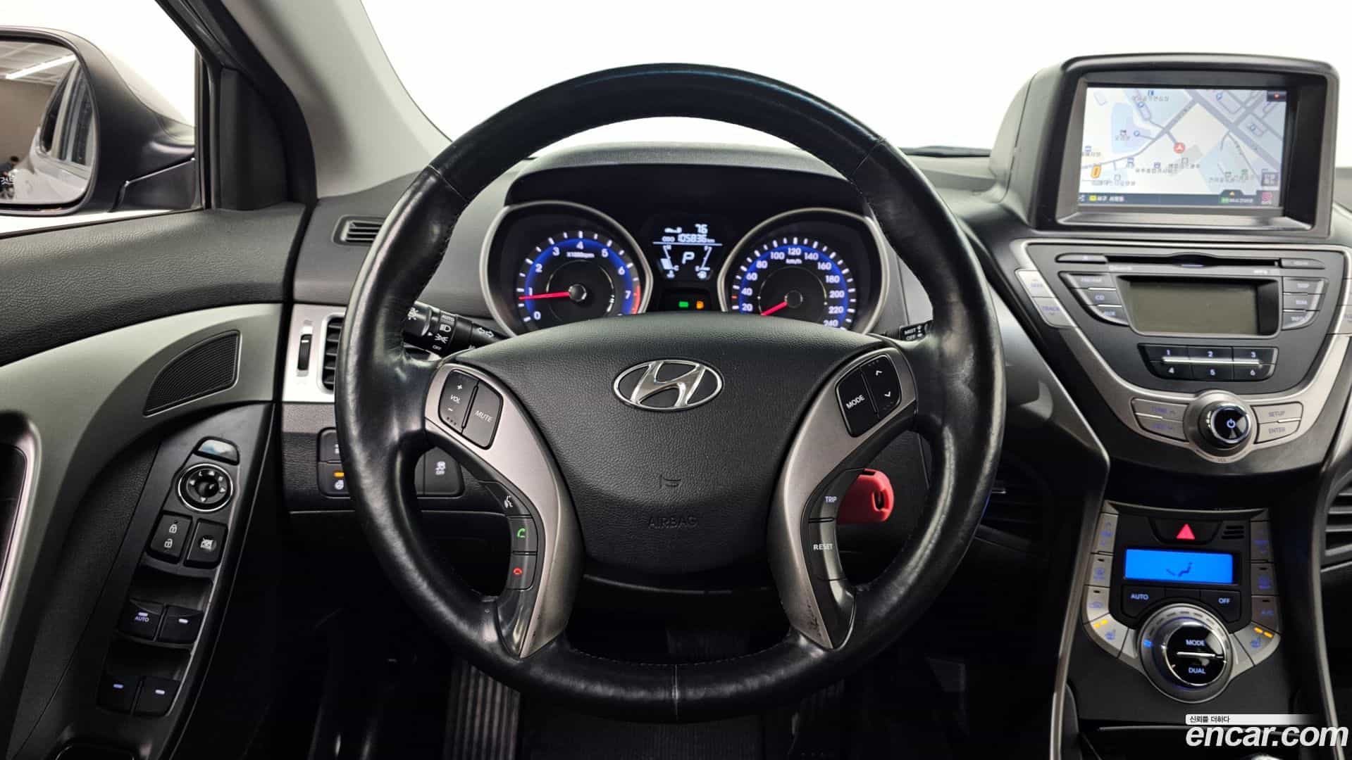 AVANTE Hyundai 2012.10-OPTION-017