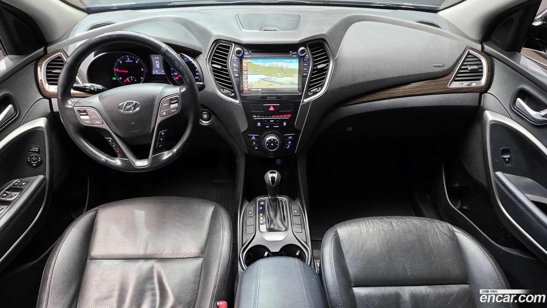 Main__Slider__Photo:Santafe Hyundai 2015.2-6