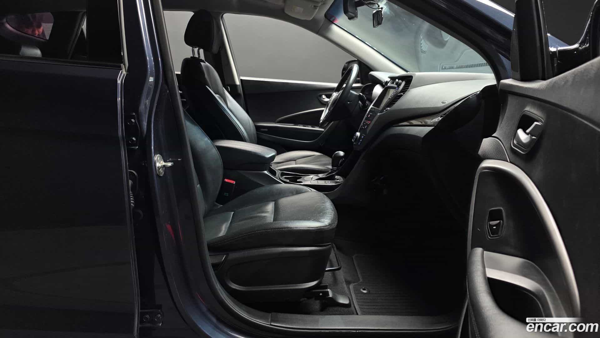 Santafe Hyundai 2015.2-INNER-010