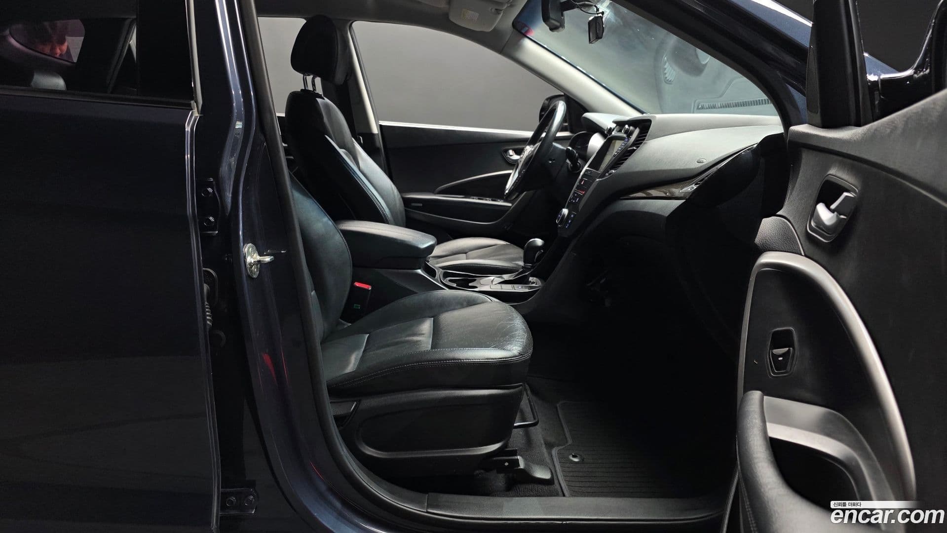 Main__Slider__Photo:Santafe Hyundai 2015.2-9