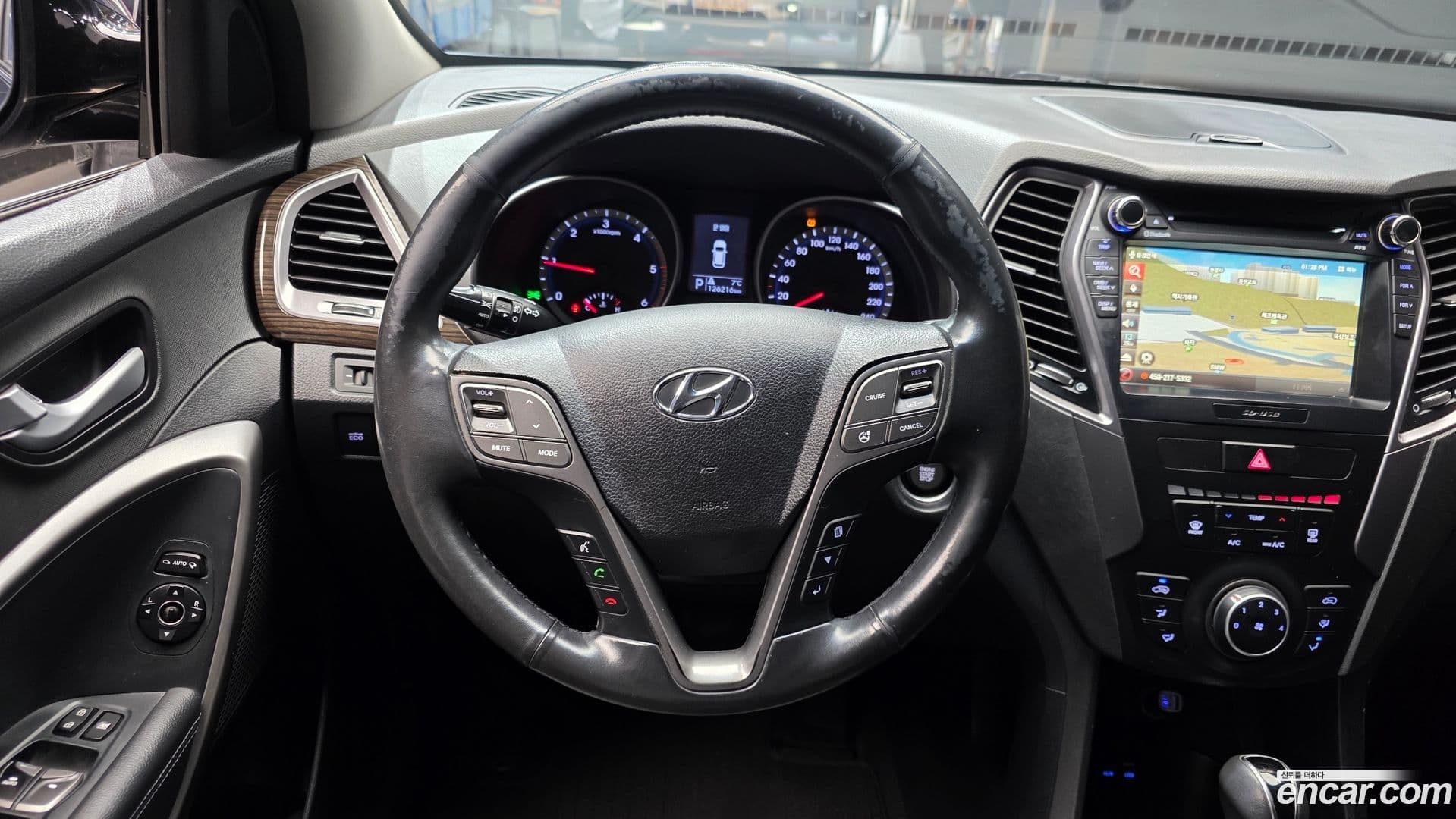Main__Slider__Photo:Santafe Hyundai 2015.2-12