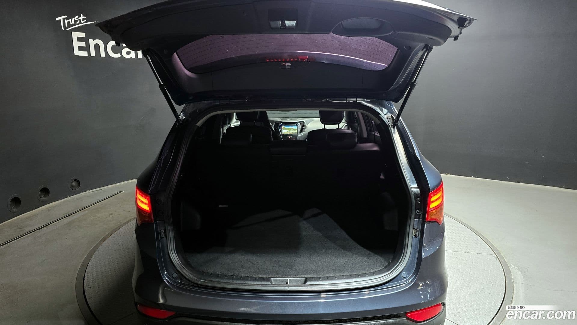 Main__Slider__Photo:Santafe Hyundai 2015.2-19