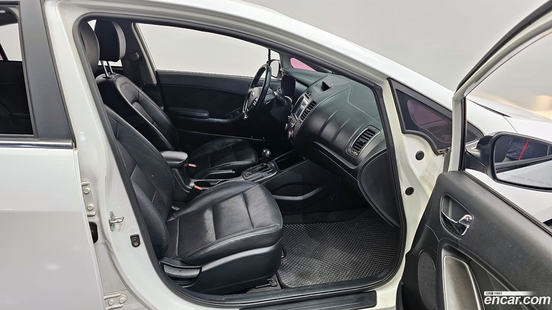 Main__Slider__Photo:K3 Kia 2014.6-10