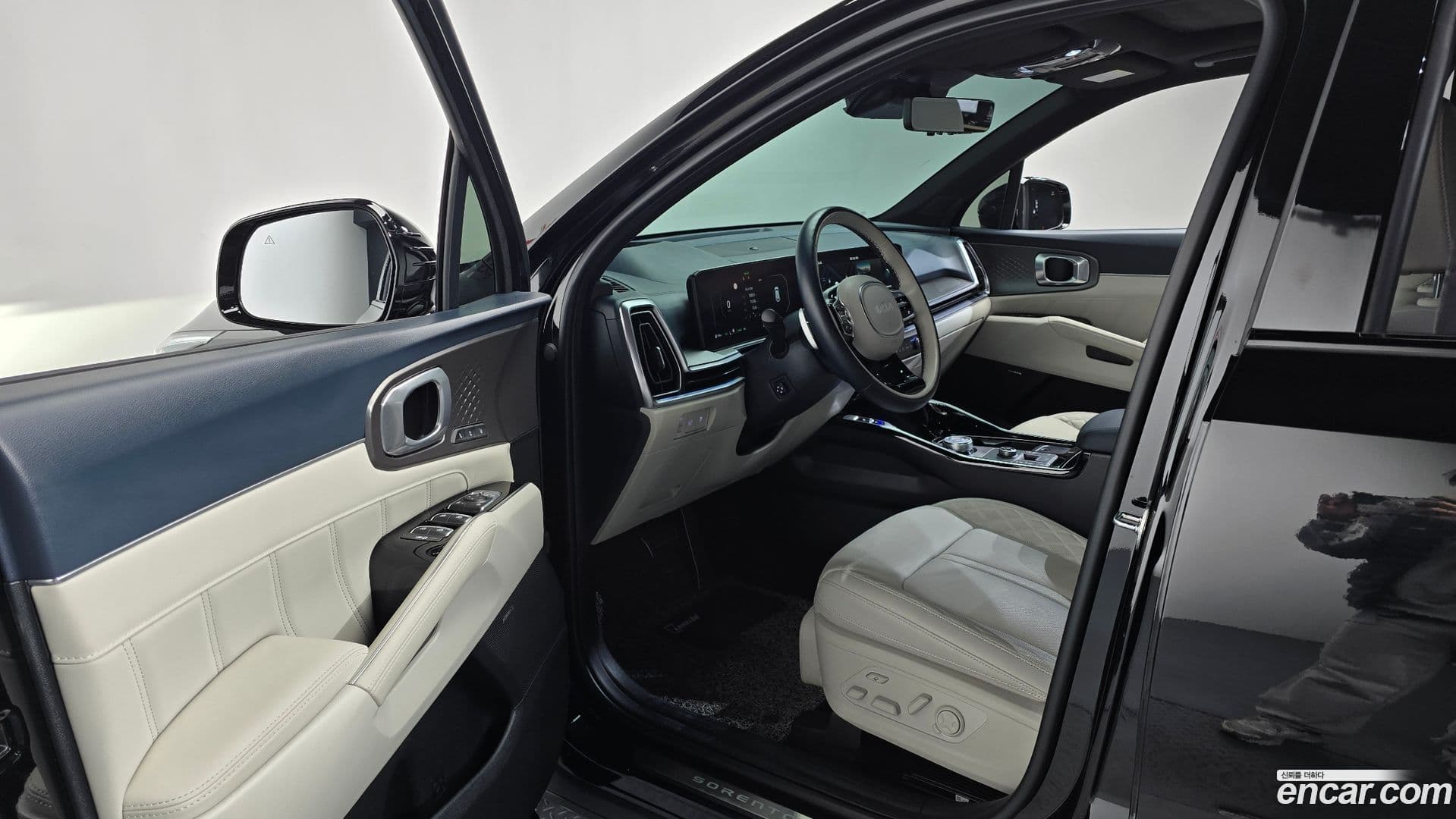 Main__Slider__Photo:Sorento Kia 2023.9-9