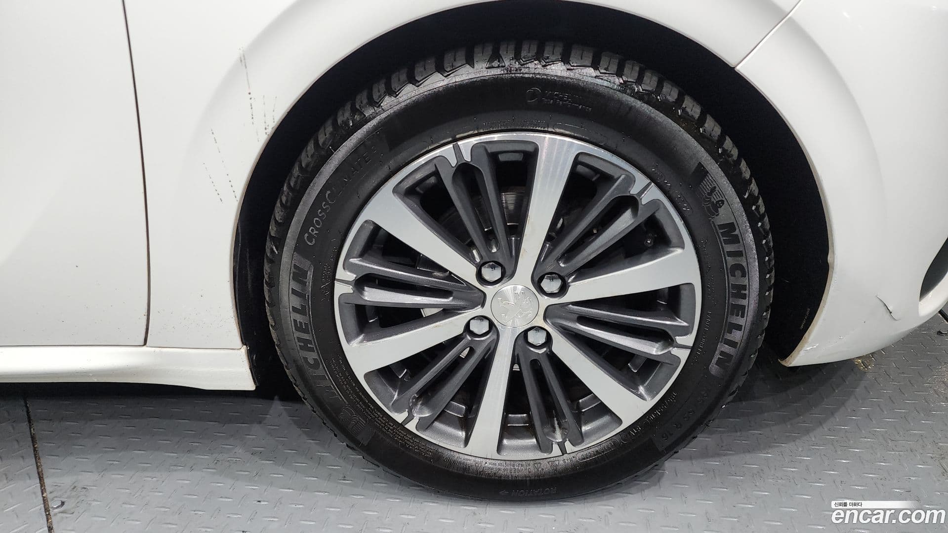 Main__Slider__Photo:208 Peugeot 2018.4-4