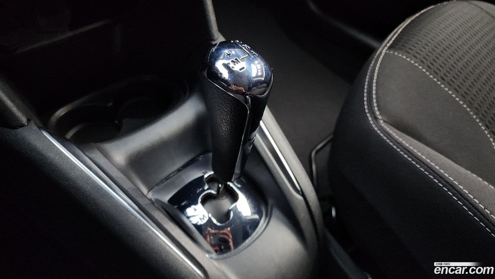 Main__Slider__Photo:208 Peugeot 2018.4-8