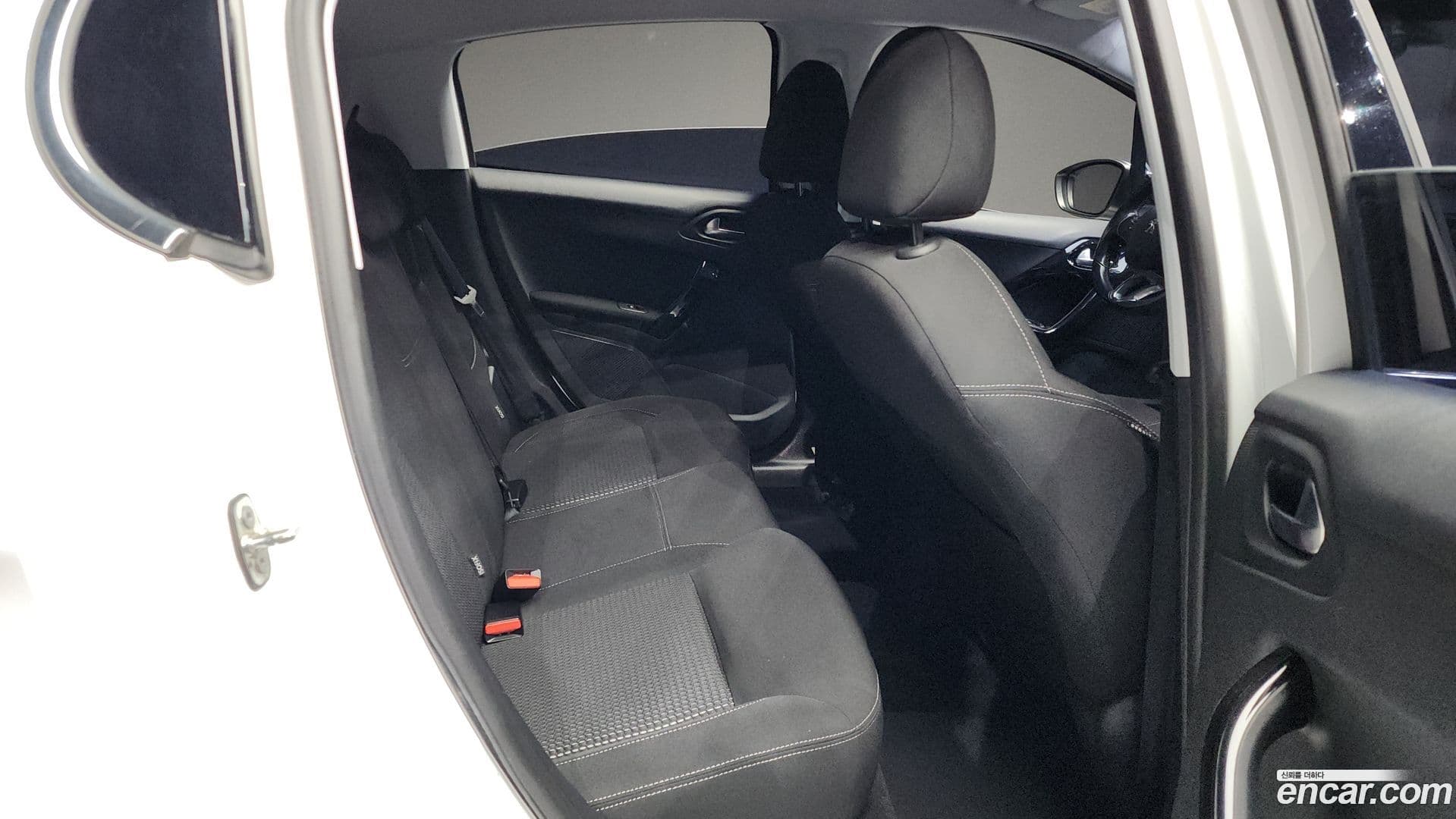 Main__Slider__Photo:208 Peugeot 2018.4-11