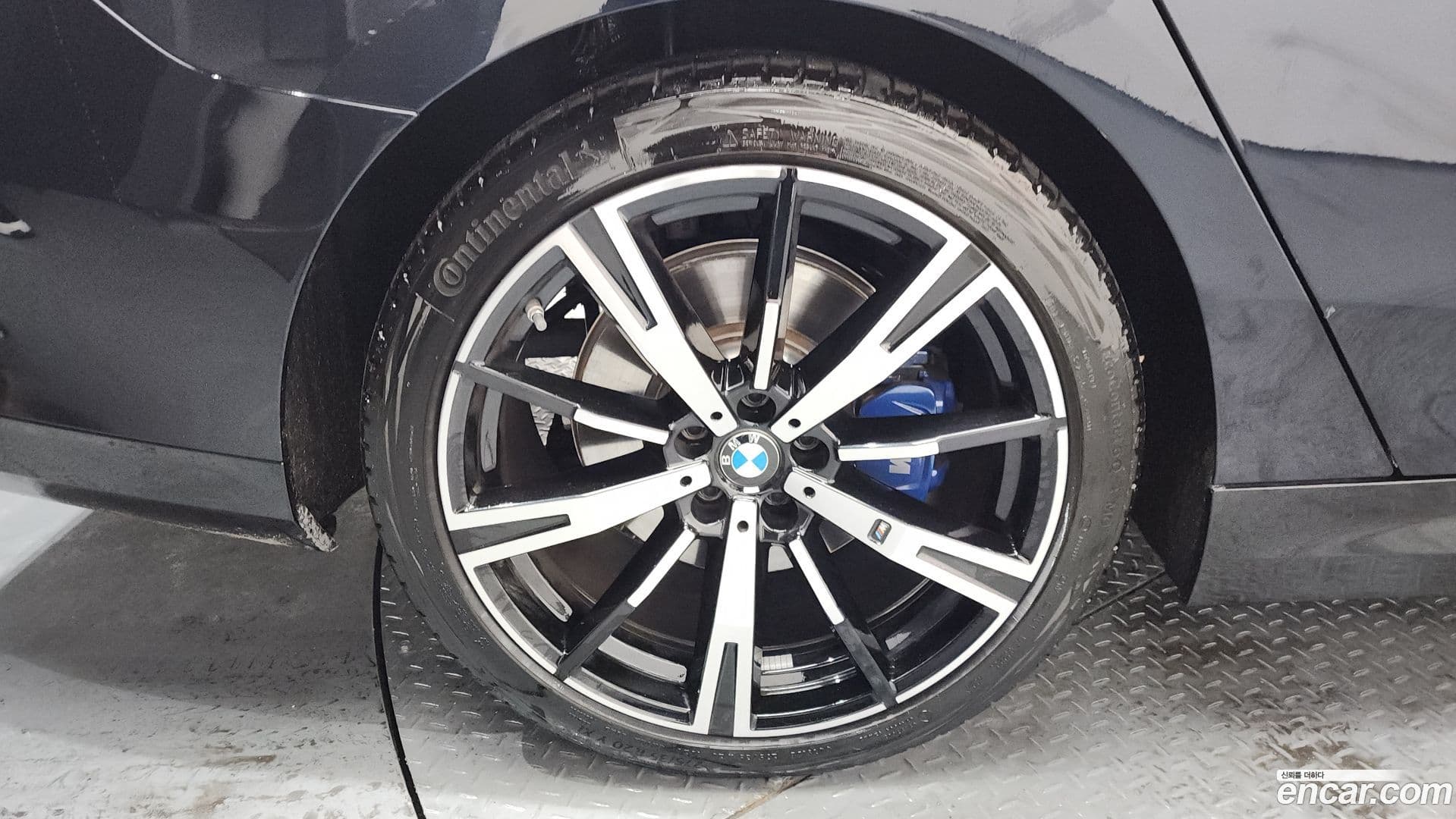 Main__Slider__Photo:5-Series BMW 2025.2-4