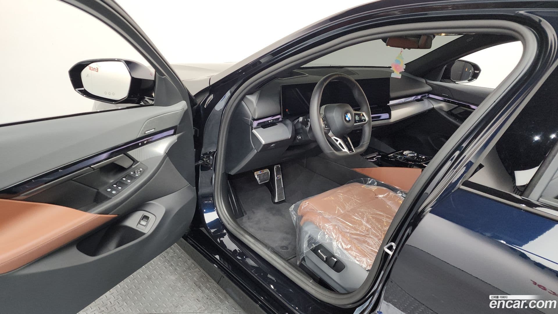 Main__Slider__Photo:5-Series BMW 2025.2-9