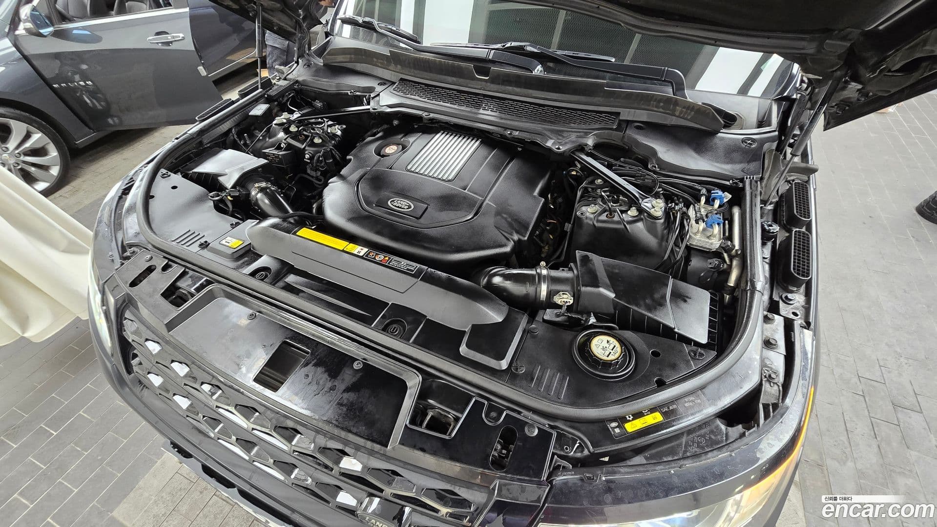 Main__Slider__Photo:Range Rover Sport Land Rover 2016.11-5