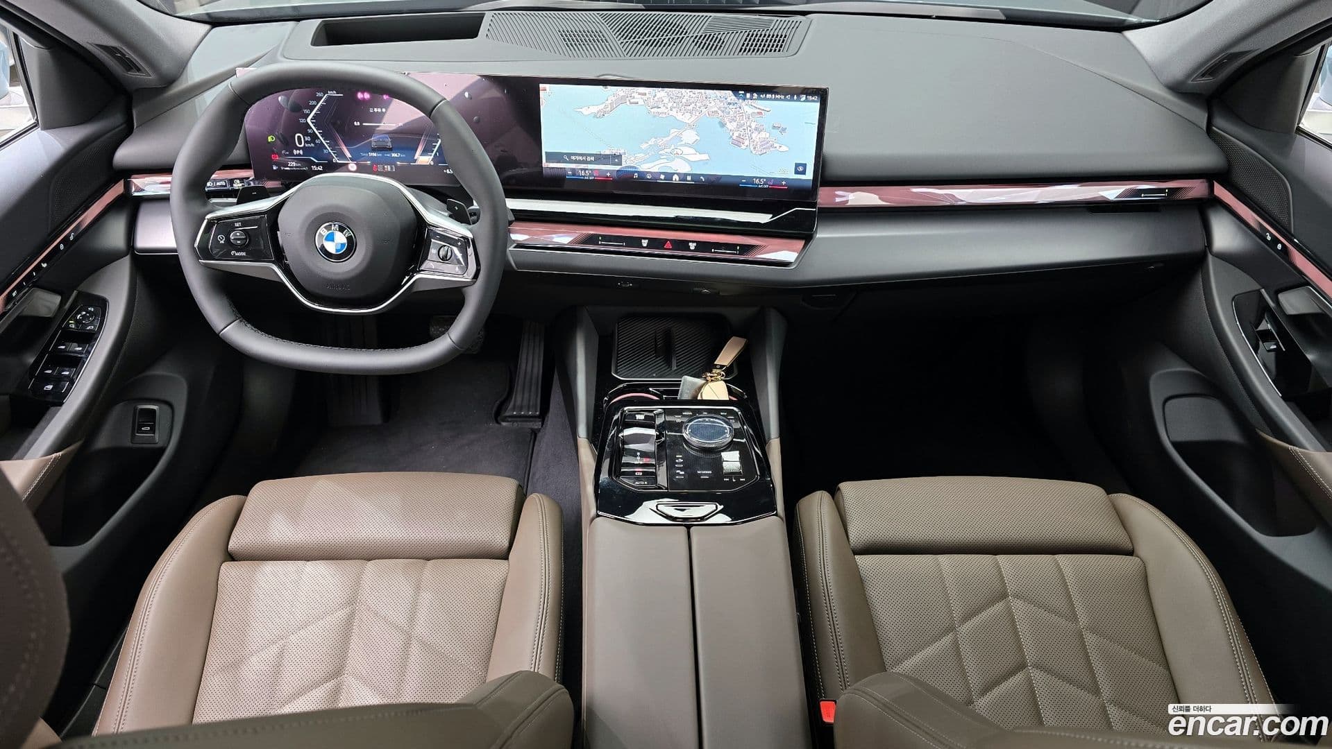 Main__Slider__Photo:5-Series BMW 2025.9-6