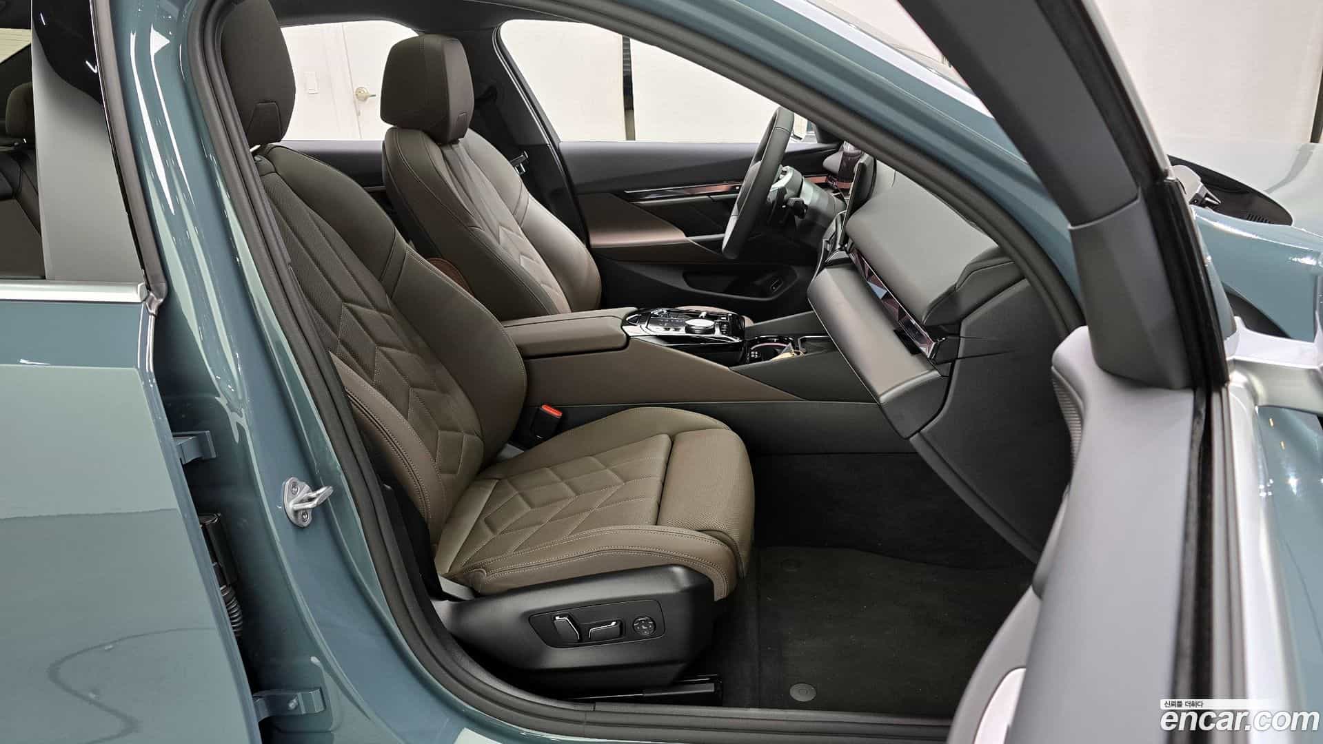 5-Series BMW 2025.9-INNER-010