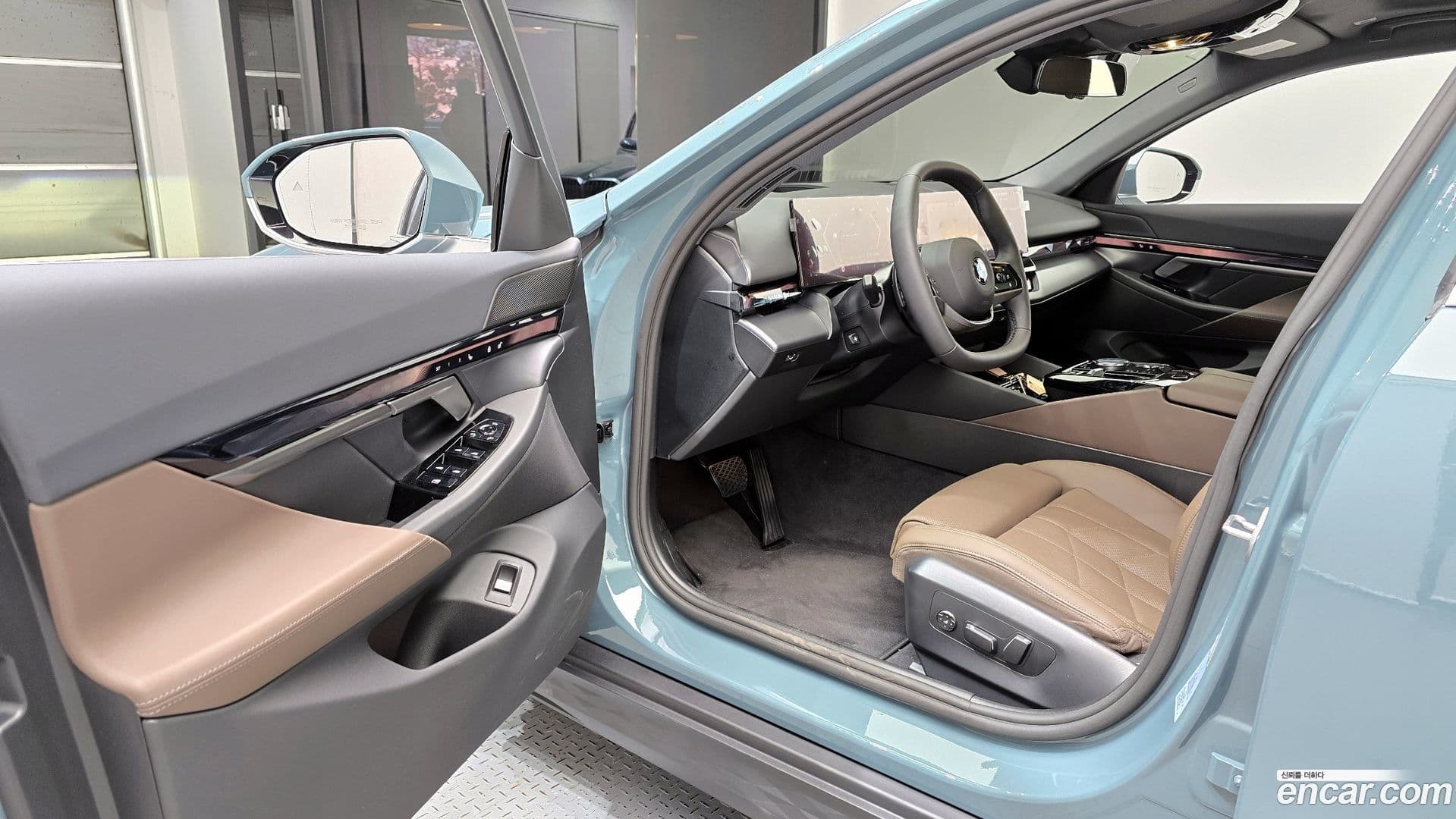 Main__Slider__Photo:5-Series BMW 2025.9-10